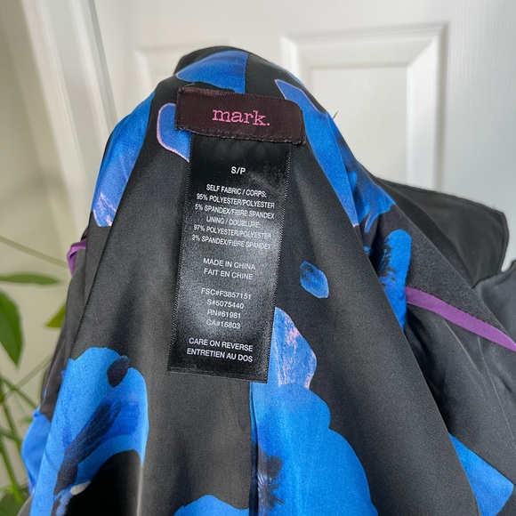 Mark. Women’s Blazer with Floral Lining - Picture 4 of 5